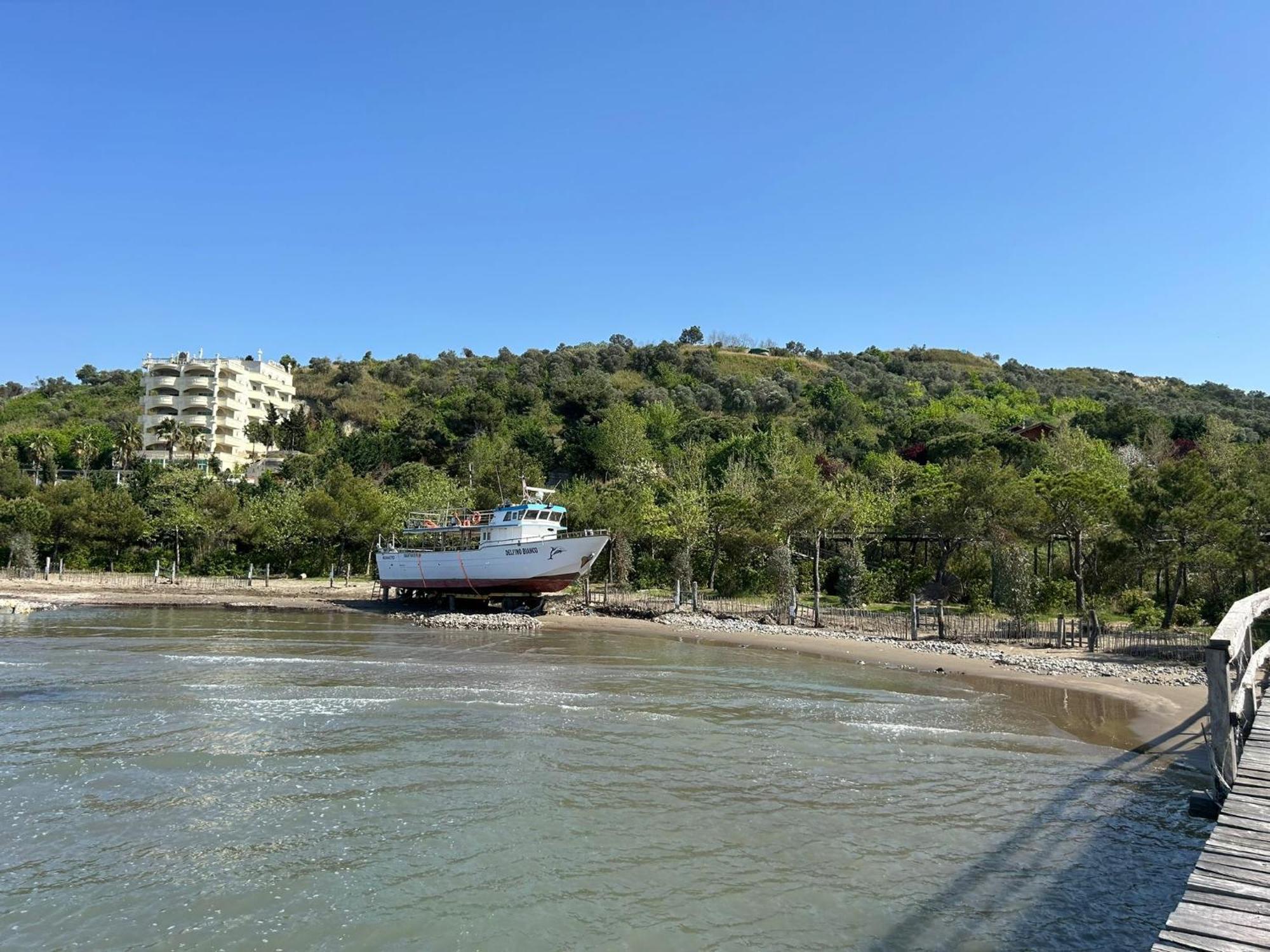 Camper Albanien Hotel Golem  Buitenkant foto